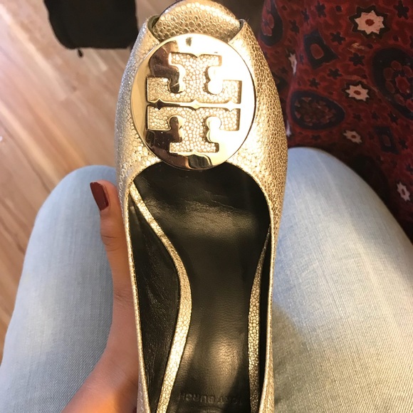 Beautiful Tory Burch wedges - Picture 3 of 8